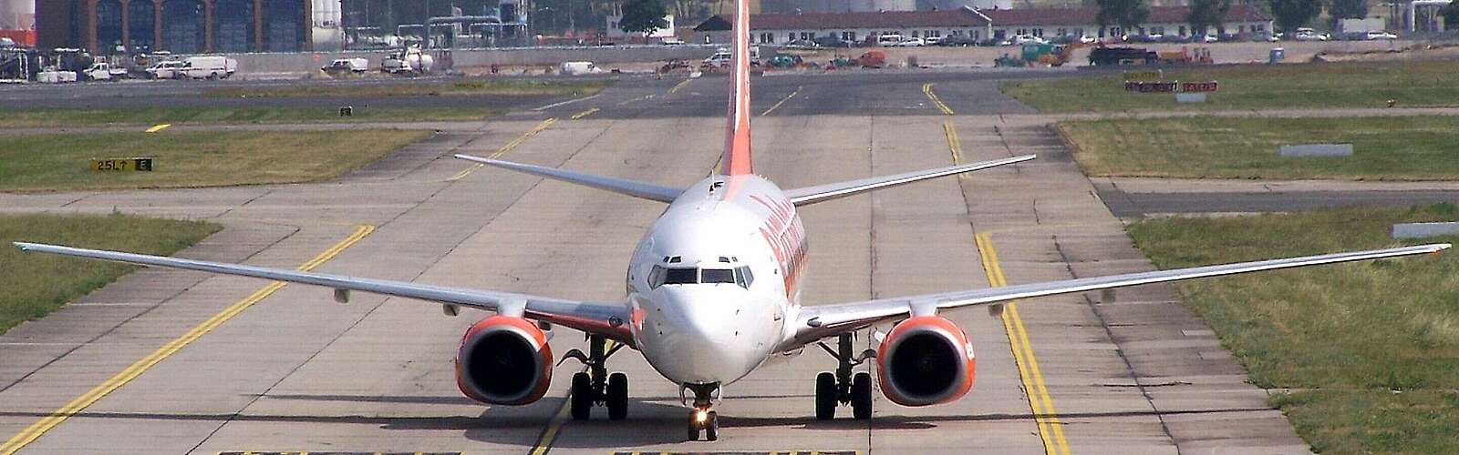 Flugzeug in Schönefeld