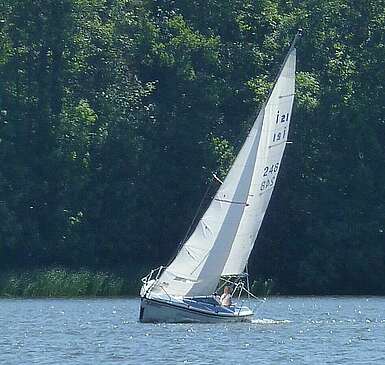 Segelboot auf dem Zeuthener See