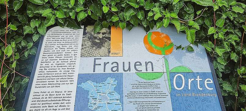 <p>Gedenktafel für die Schleusenwärterin Emma Pufahl in Königs Wusterhausen</p>